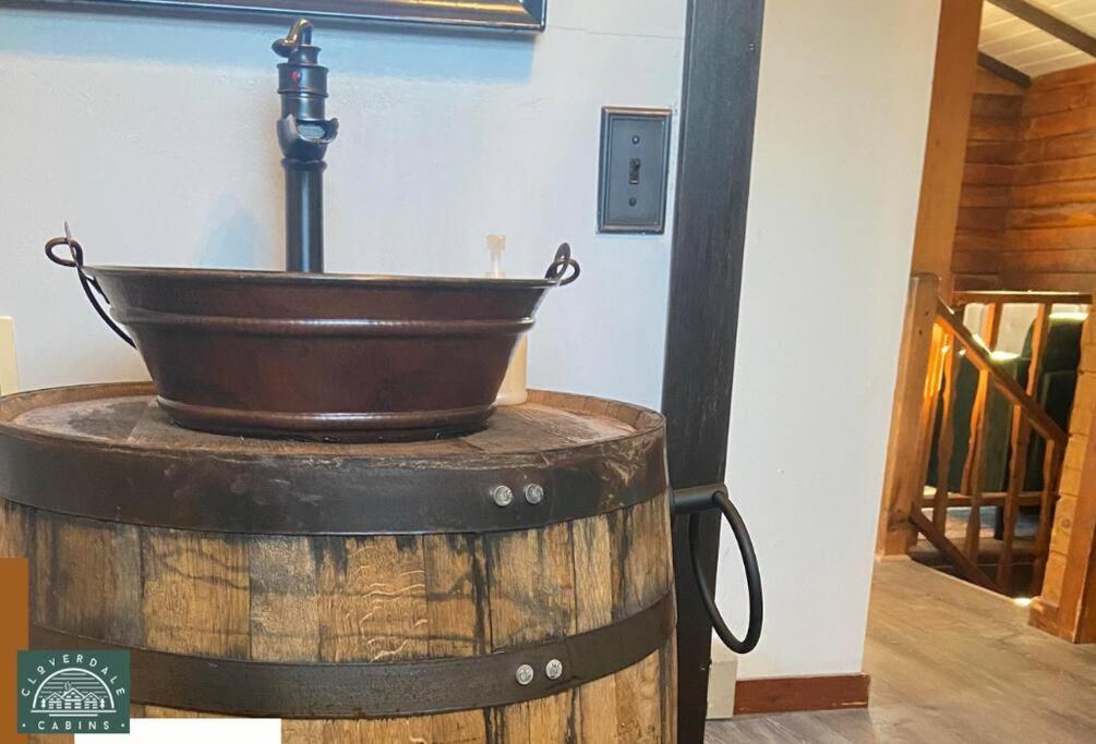 Cozy Cabin With Hottub At Cloverdale Cabins 힝클리 외부 사진