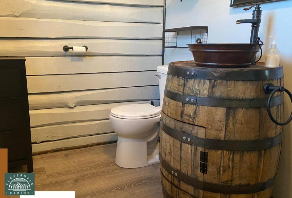 Cozy Cabin With Hottub At Cloverdale Cabins 힝클리 외부 사진