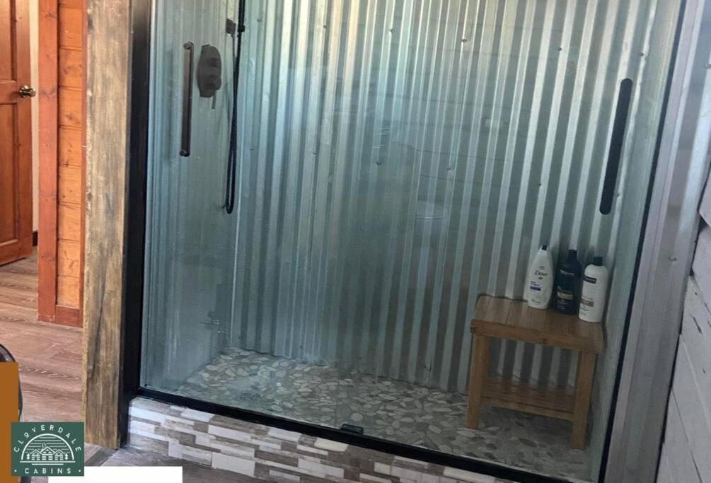 Cozy Cabin With Hottub At Cloverdale Cabins 힝클리 외부 사진