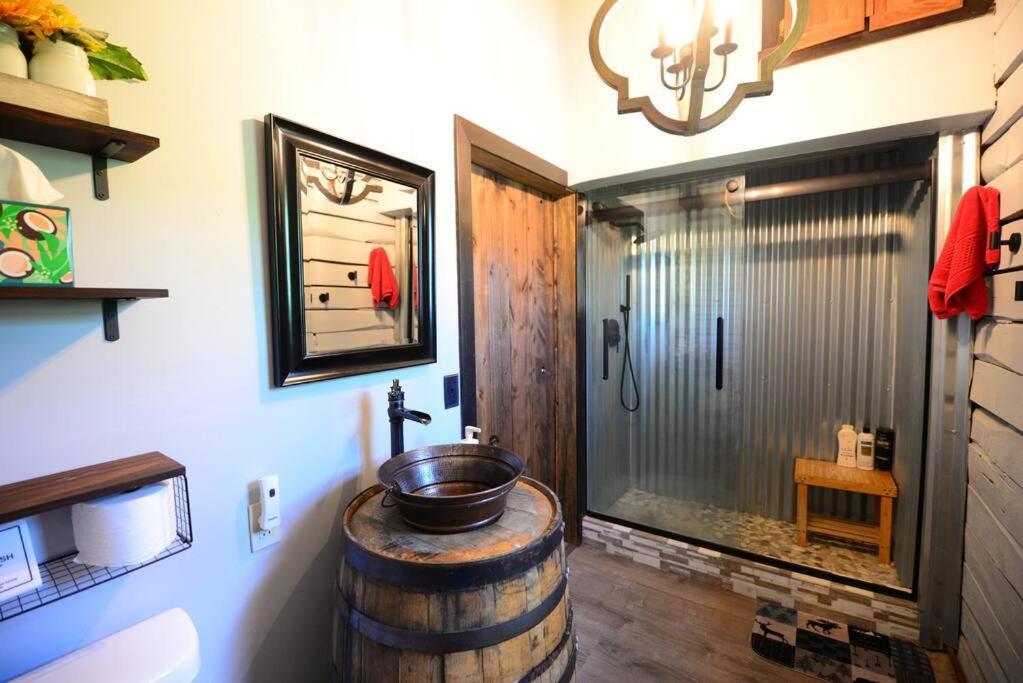 Cozy Cabin With Hottub At Cloverdale Cabins 힝클리 외부 사진