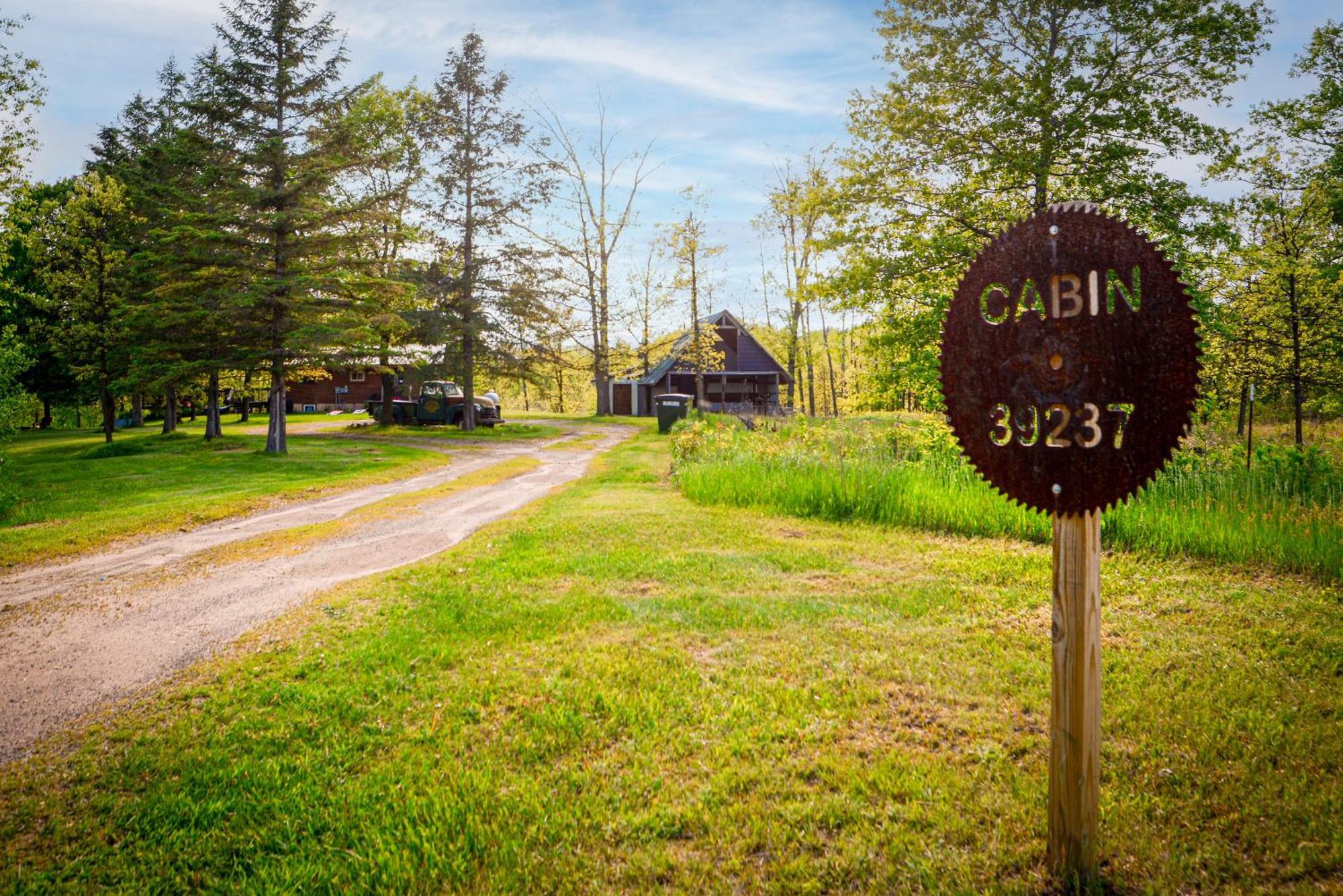 Cozy Cabin With Hottub At Cloverdale Cabins 힝클리 외부 사진