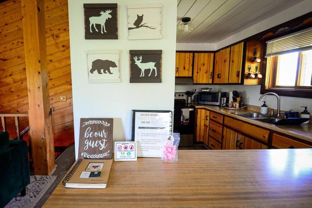 Cozy Cabin With Hottub At Cloverdale Cabins 힝클리 외부 사진