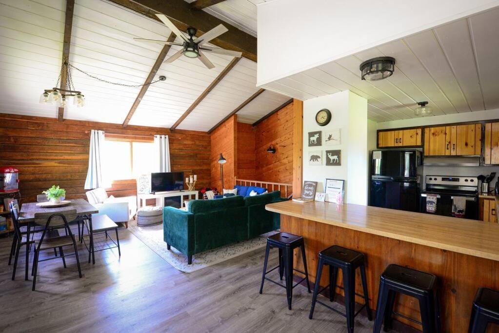 Cozy Cabin With Hottub At Cloverdale Cabins 힝클리 외부 사진