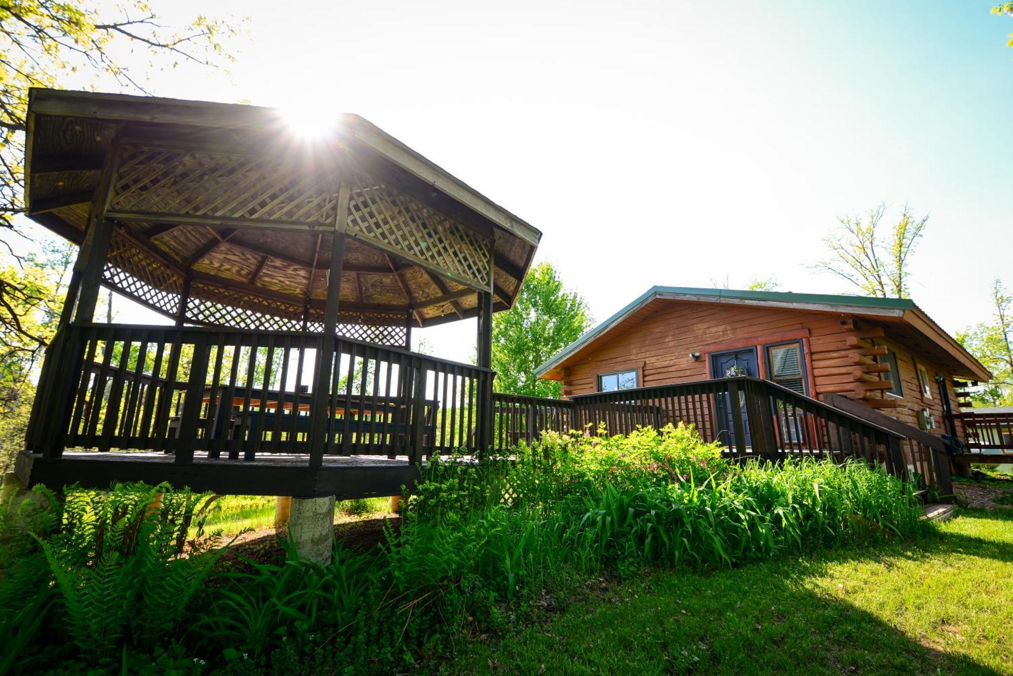 Cozy Cabin With Hottub At Cloverdale Cabins 힝클리 외부 사진