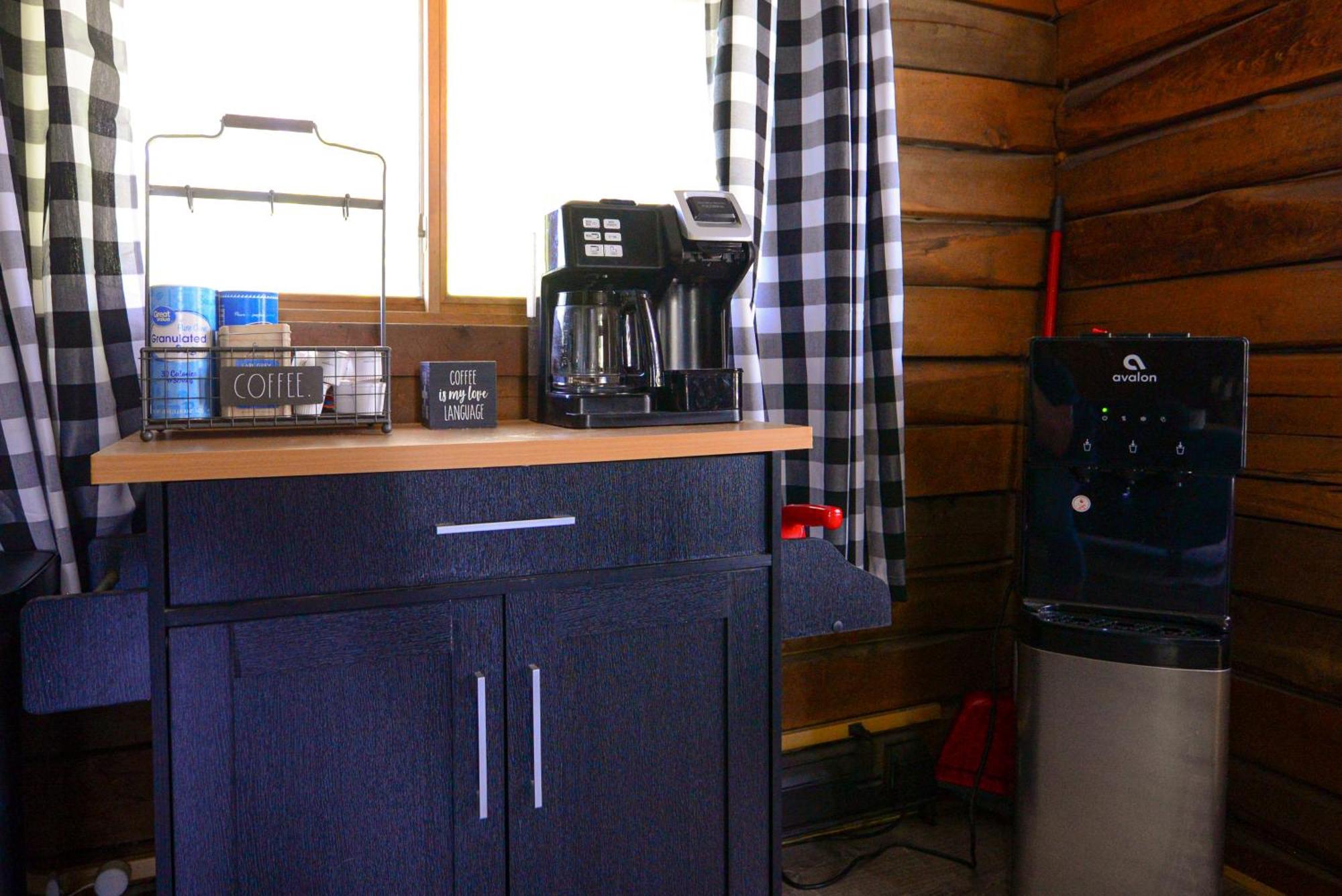 Cozy Cabin With Hottub At Cloverdale Cabins 힝클리 외부 사진