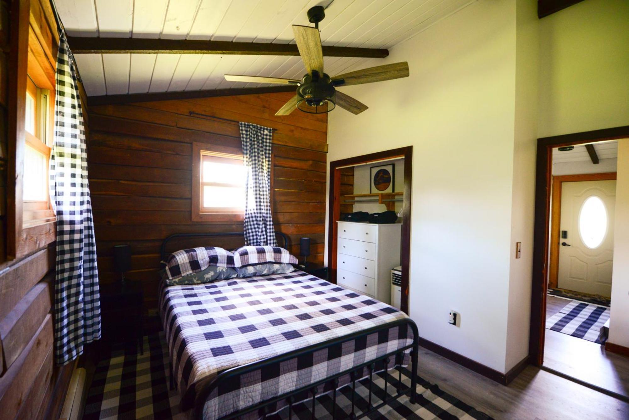 Cozy Cabin With Hottub At Cloverdale Cabins 힝클리 외부 사진